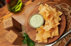 pita bread chips with sauce 50/50 g